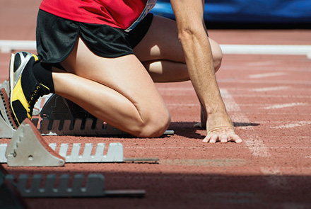 感谢俱乐部，U16国少球员身穿各自俱乐部训练服拍摄全家福