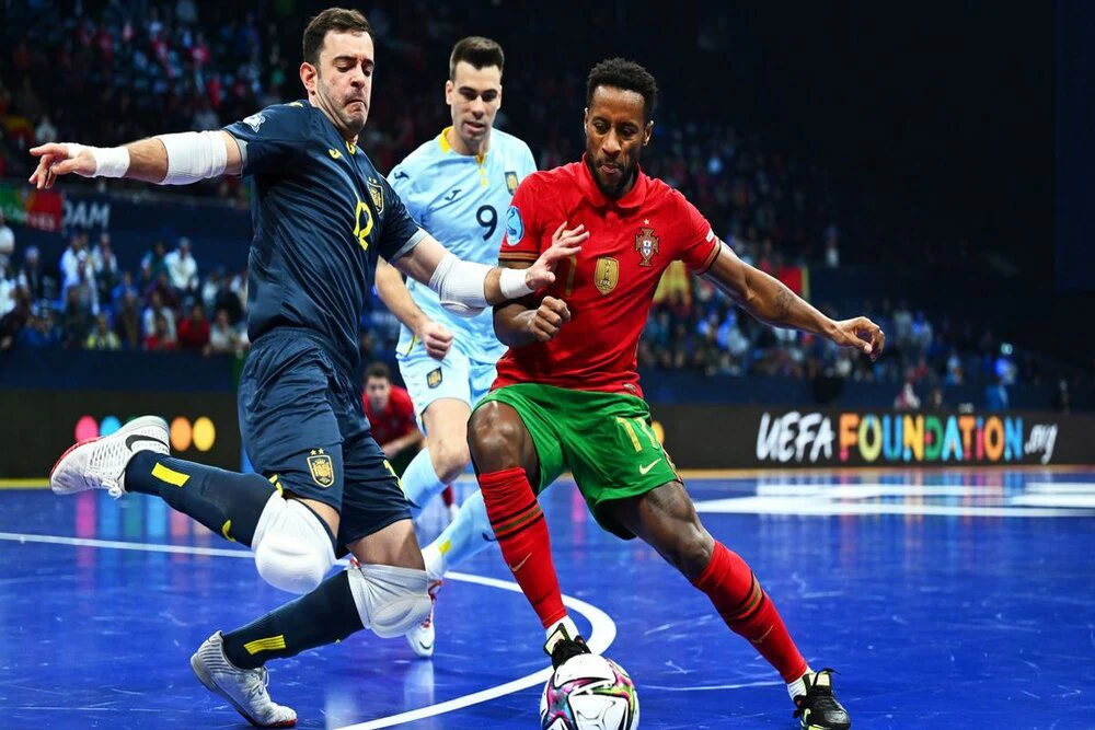 曼联客场险胜切尔西红魔重回榜首